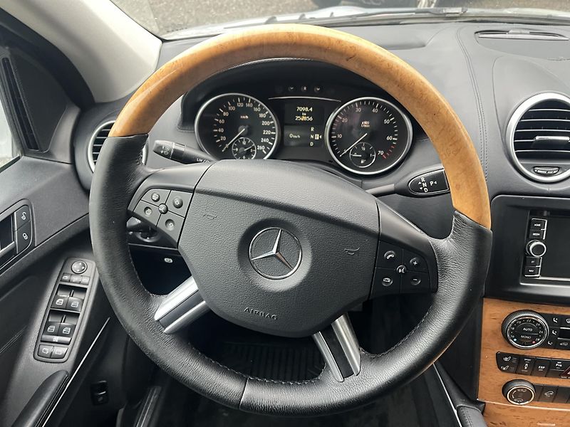 Mercedes-Benz GL (2006) 500 LPG 285 Kw 7 MÍST - fotka 11 z 15