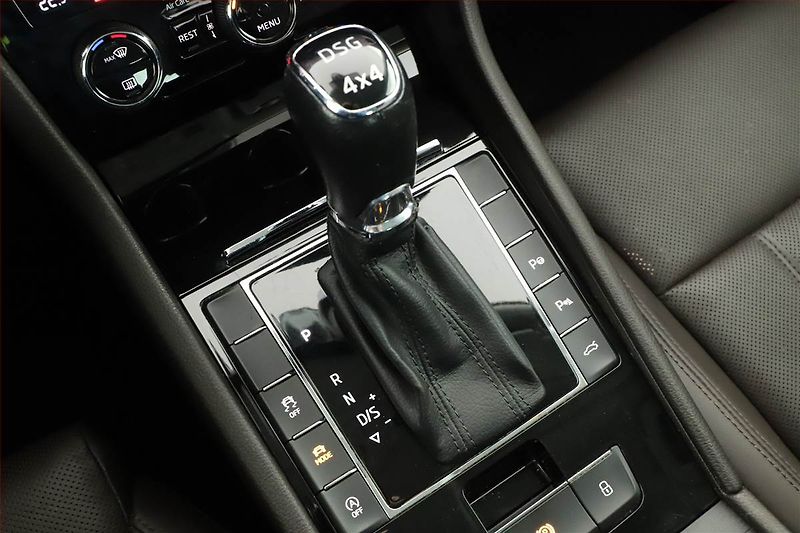 Škoda Superb (2018) Laurin&Klement 2.0 TDI - fotka 10 z 29
