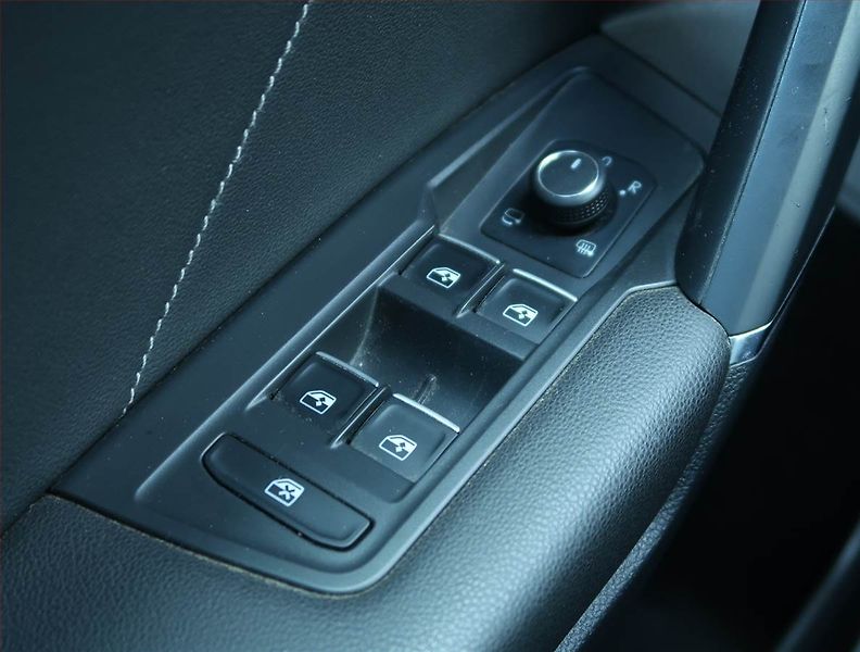 Volkswagen Tiguan Allspace (2018) R-Line 2.0 BiTDI - fotka 16 z 23
