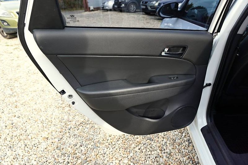 Hyundai i30 (2010) STYLE 1,6 CVVT 93 kW - fotka 19 z 35