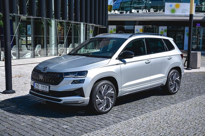 Škoda Karoq 2,0Tdi Exclusive 7ST DSG 4x4 Z - fotka 7 z 33