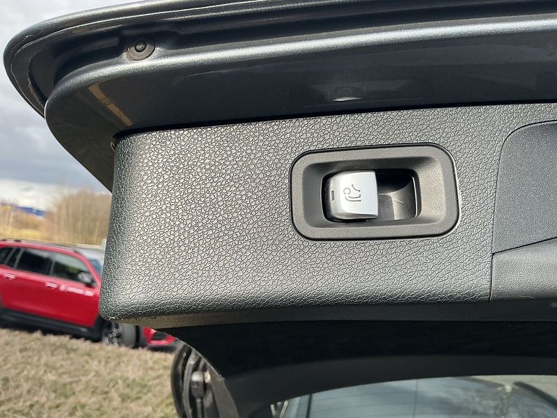 Mercedes-Benz Třídy E 350 d AVANTGARDE 4MATIC - fotka 25 z 25