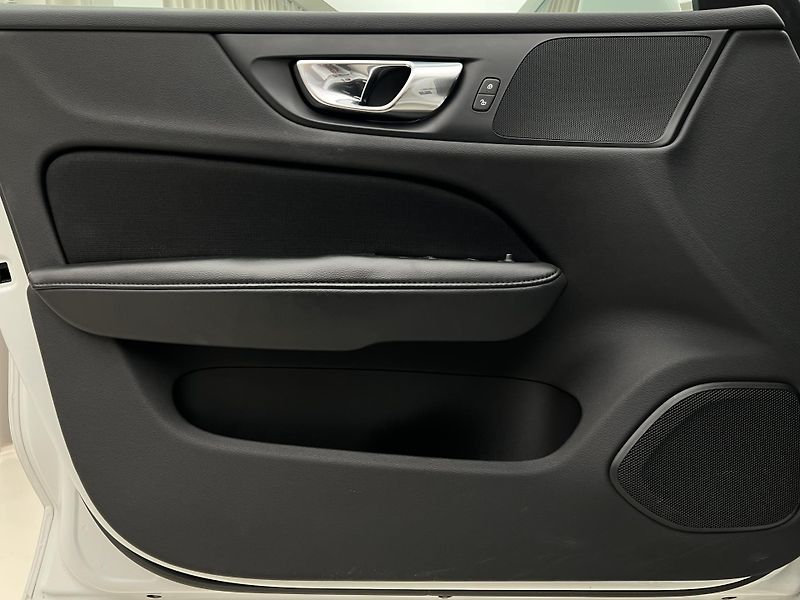 Volvo V60 T6 MOMENTUM RECHARGE AUT - fotka 7 z 44