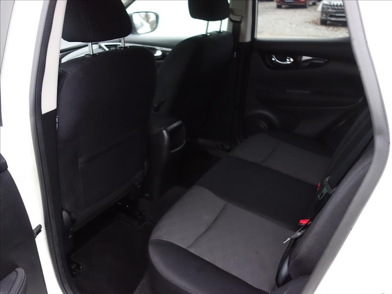 Nissan Qashqai 1,5 81kW NAVI - fotka 27 z 39
