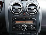 Nissan Qashqai (2009) 2.0dCi 4x4, AC, temp - náhled 15