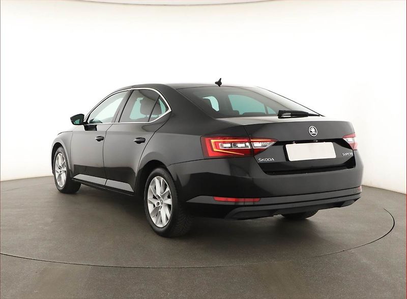 Škoda Superb (2018) 1.6 TDI, Automat, Kůže, Navi - fotka 4 z 20