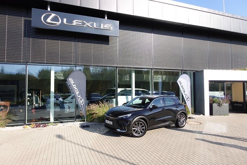 Lexus LBX 1,5 HEV Relax Advanced 4x4 - fotka 1 z 35