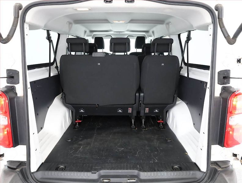 Peugeot Expert (2018) 2.0 BlueHDi, Bus, 8Míst, ČR - fotka 16 z 17