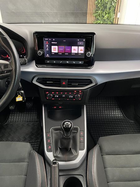 Seat Arona 1.0 TSi FR  ČR 1.MAJ ZÁRUKA  - fotka 22 z 26