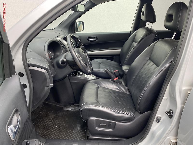 Nissan X-Trail (2011) 2.0 dCi 4x4, AT, xenon - fotka 11 z 17