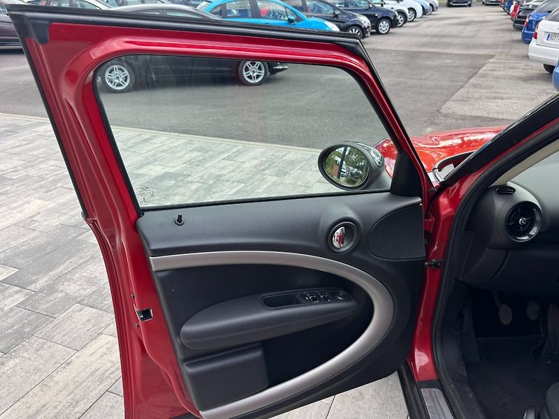 Mini Countryman (2015) 1,6 D 82 Kw - fotka 9 z 33