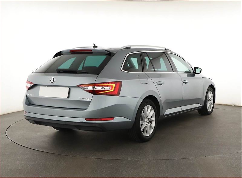 Škoda Superb (2019) 2.0 TDI, Automat, Kůže, Navi - fotka 5 z 20