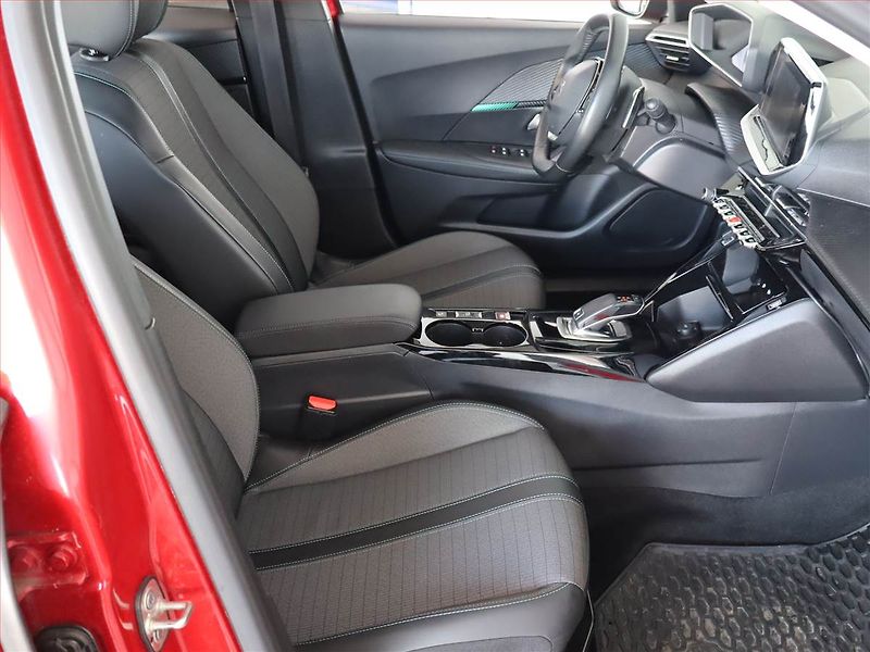Peugeot 2008 (2021) 1.2 PureTech, Automat - fotka 9 z 24