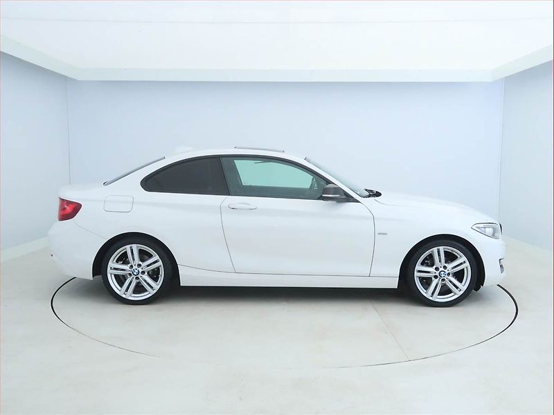 BMW Řada 2 (2015) Sport Line 218d, Navi - fotka 6 z 17