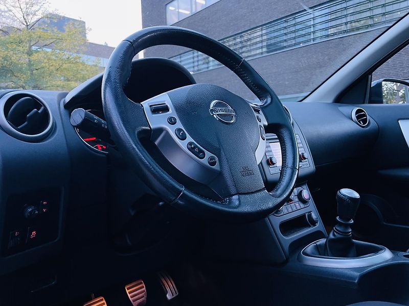 Nissan Qashqai 2.0i +2 MAN 1MAJ TAŽNÉ KAMERA - fotka 34 z 46