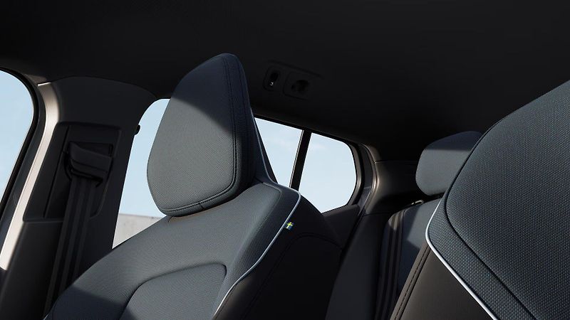 Volvo EX30 (2026) PLUS, P5 electric, 200 kW / 27 - fotka 9 z 12