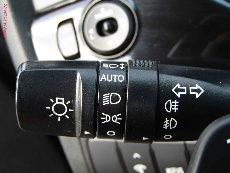 Kia Ceed (2012) 1.6 GDi, Spirit, AT, xenon - fotka 12 z 18