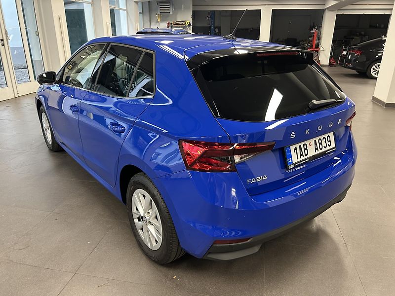Škoda Fabia (2022) 1.0TSi DSG Style LED 81kW - fotka 3 z 23