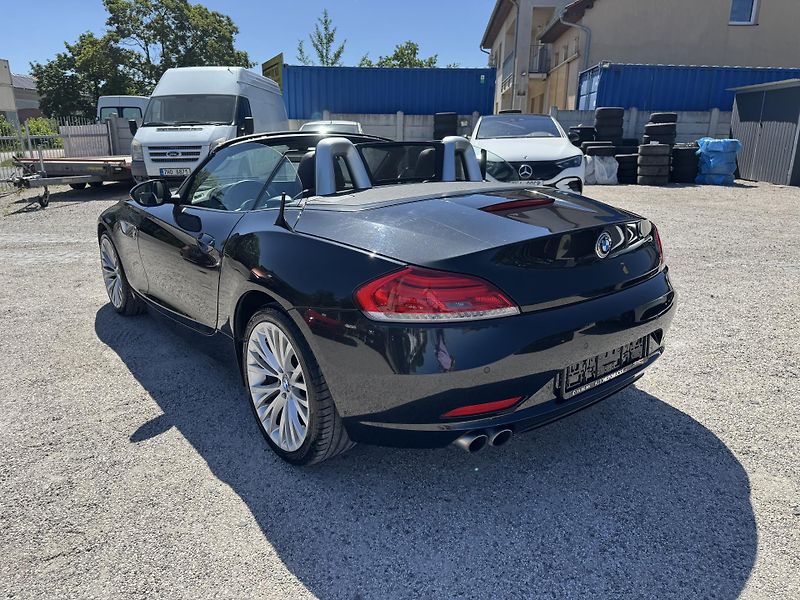 BMW Z4 (2009) 3.0i 190kw Kabrio REZERVACE - fotka 5 z 28