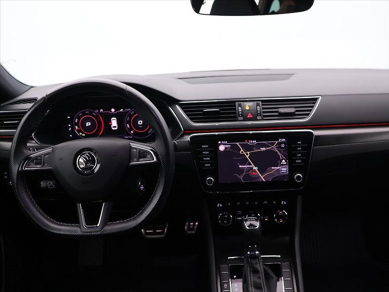 Škoda Superb 2.0 TDI 140kW SportLine DSG CZ - fotka 24 z 32