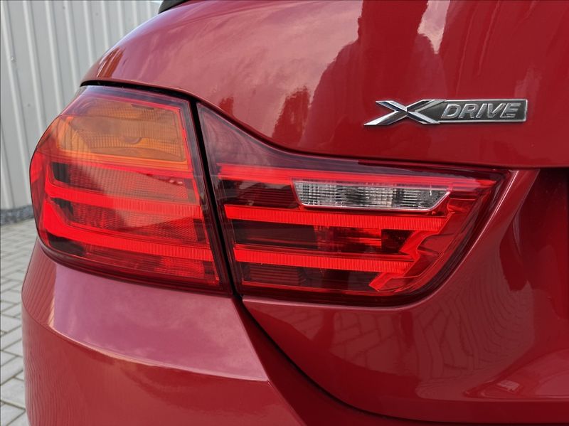 BMW Řada 4 2,0 430i xDrive Cabrio M-paket - fotka 18 z 50