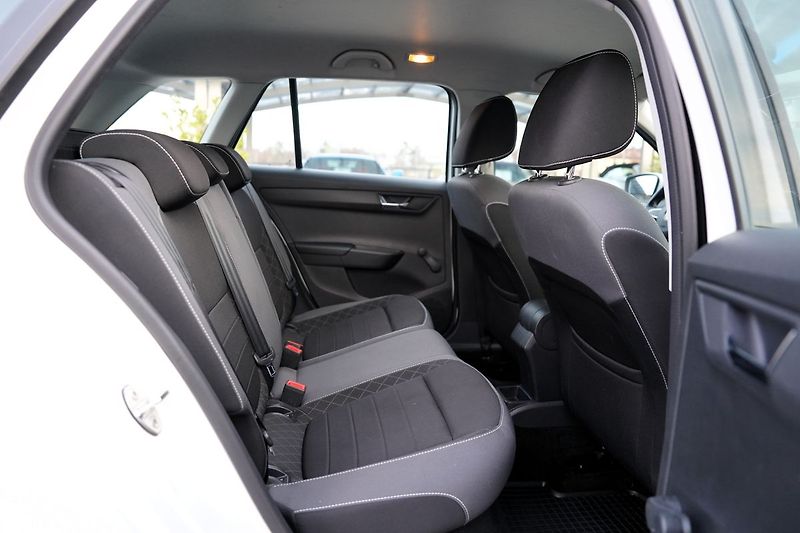 Škoda Fabia 1.0 TSI 70kW Ambition ČR - fotka 27 z 36