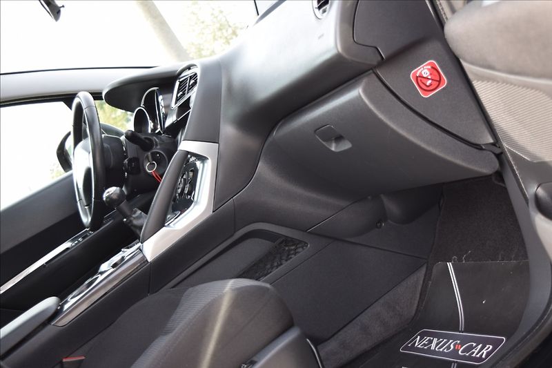 Peugeot 3008 1,6 i 88KW ALU NAVI PANORAMA - fotka 47 z 50
