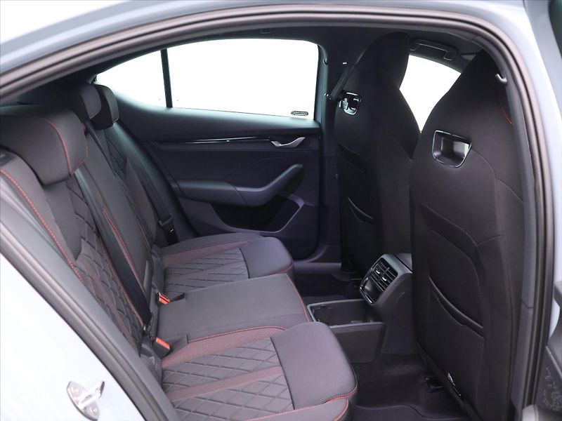 Škoda Octavia 2,0 TSI 195kW DSG RS DPH 1.Maj - fotka 16 z 43
