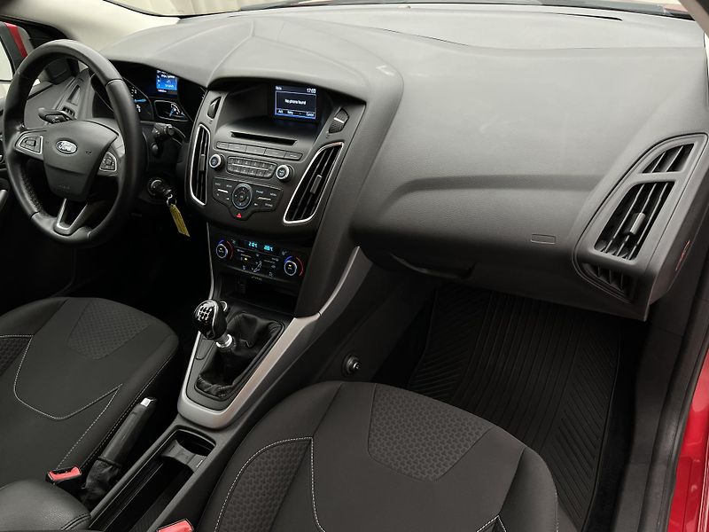 Ford Focus 1.5 ECOBOOST MAN 1. maj. - fotka 19 z 36