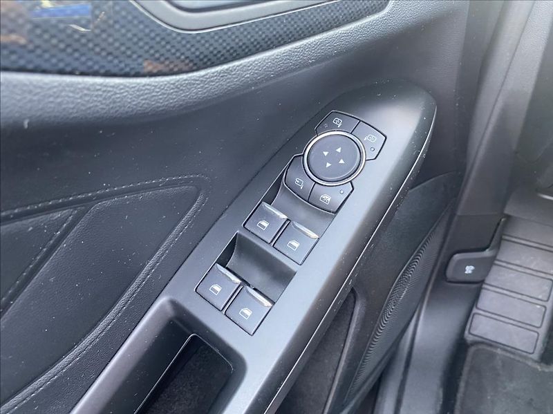 Ford Focus 1,5 TDCi  ST-line / záruka - fotka 37 z 42