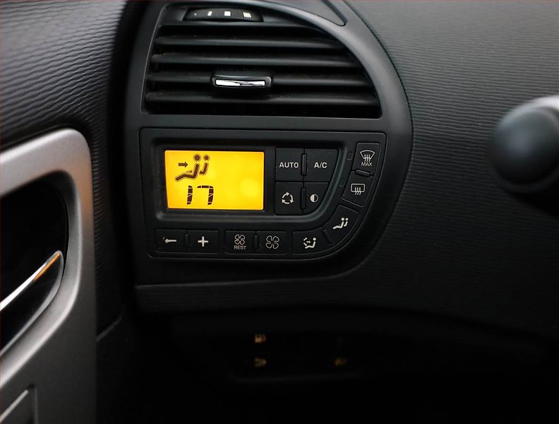 Citroën C4 Picasso (2012) 2.0 HDI, 7 míst, Serv.kniha - fotka 13 z 17