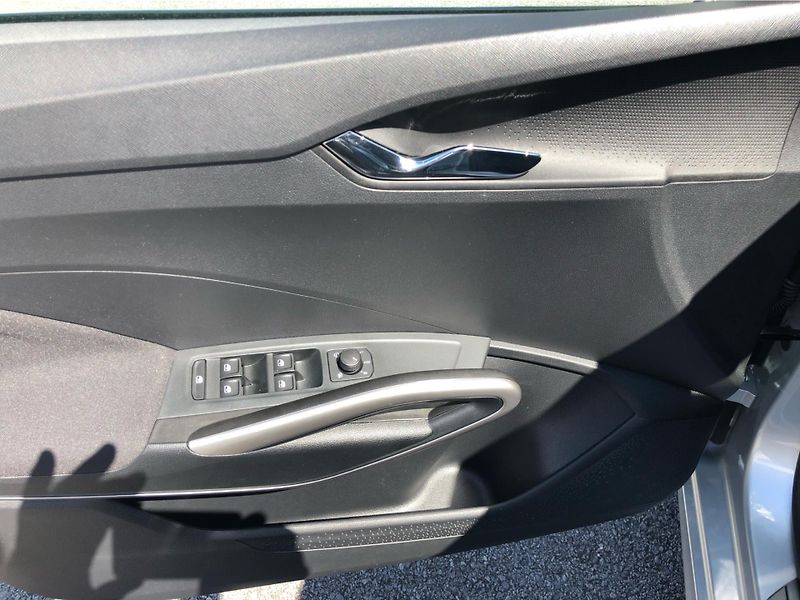 Škoda Fabia 1.0 TSi TOP SELECTION - fotka 15 z 28