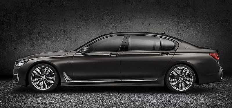BMW M760Li xDrive.