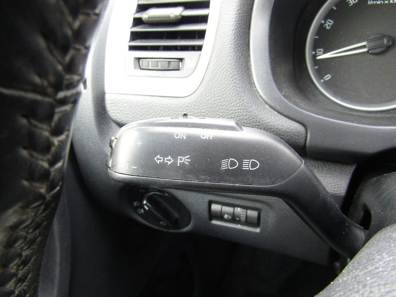 Škoda Fabia (2008) 1.4 16V  63kW  SPORT - fotka 31 z 38