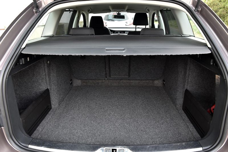 Škoda Superb 1.6 TDi 6st,KLIMA,NAVI,PDC,ALU - fotka 34 z 39