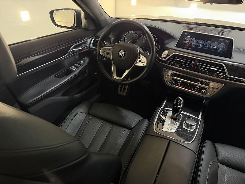 BMW Řada 7 BMW 740d xDrive M-Paket CZ - fotka 19 z 50