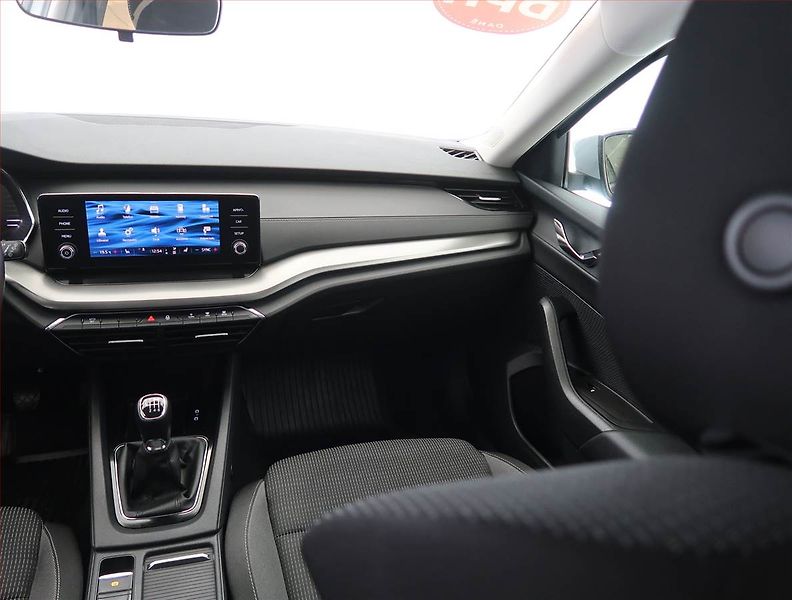 Škoda Octavia (2023) Ambition 2.0 TDI, ČR,1.maj - fotka 8 z 24