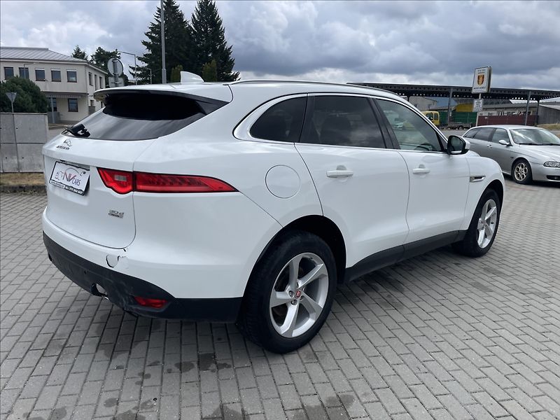 Jaguar F-Pace 3,0 d 221kw AWD Aut. DPH - fotka 31 z 33