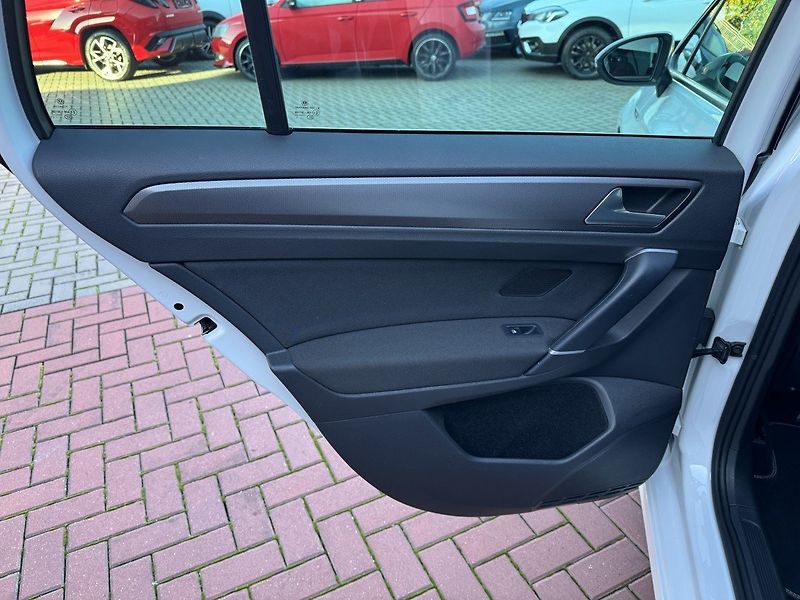 Volkswagen Golf Sportsvan (2015) 1.4TSi DSG Xenony Navi Tažné Z - fotka 24 z 50