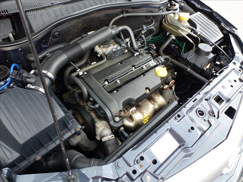 Opel Tigra 1,4 16V Roadster Cabrio - fotka 36 z 48