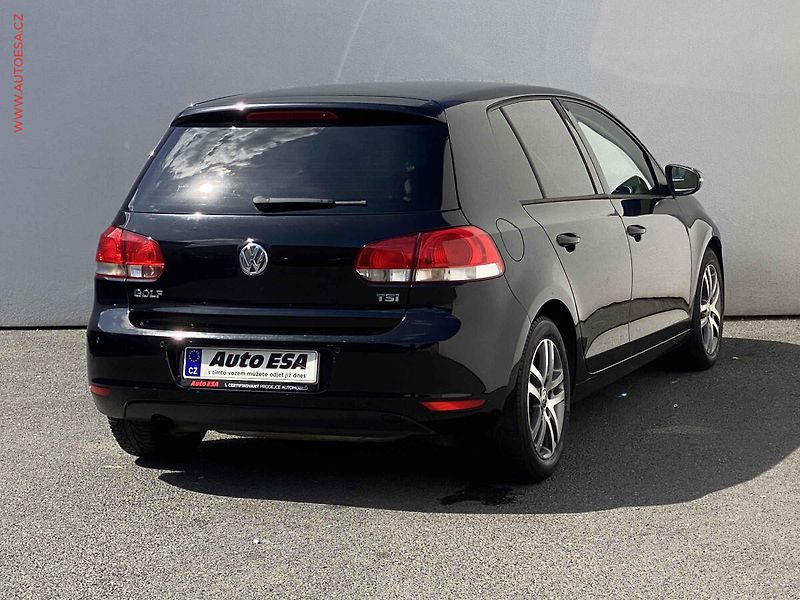 Volkswagen Golf (2011) 1.2 TSi, ČR, Trendline, DSG - fotka 4 z 16