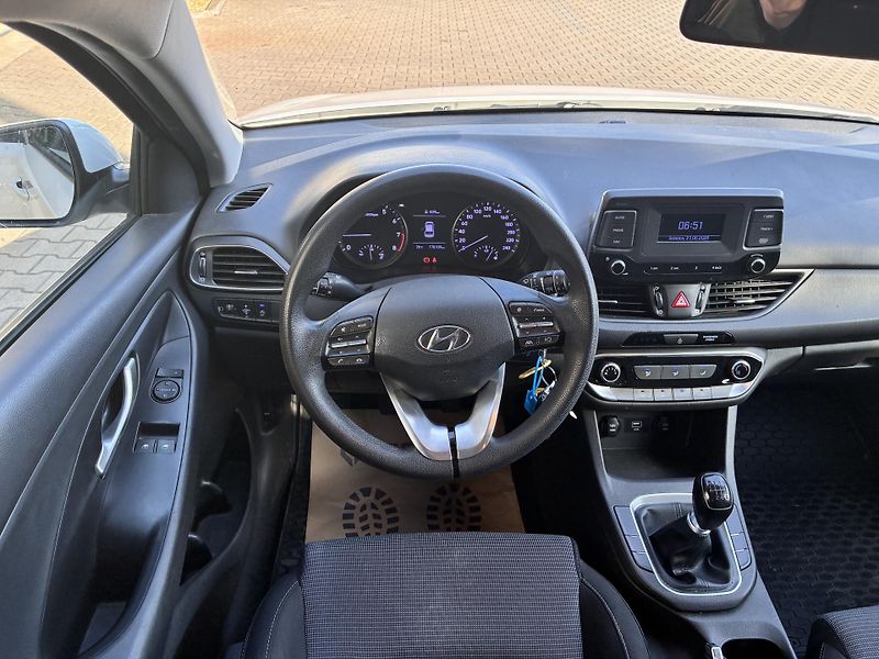 Hyundai i30 WG 1.0T-GDi 88kW,1.MAJITEL,ČR  - fotka 15 z 25