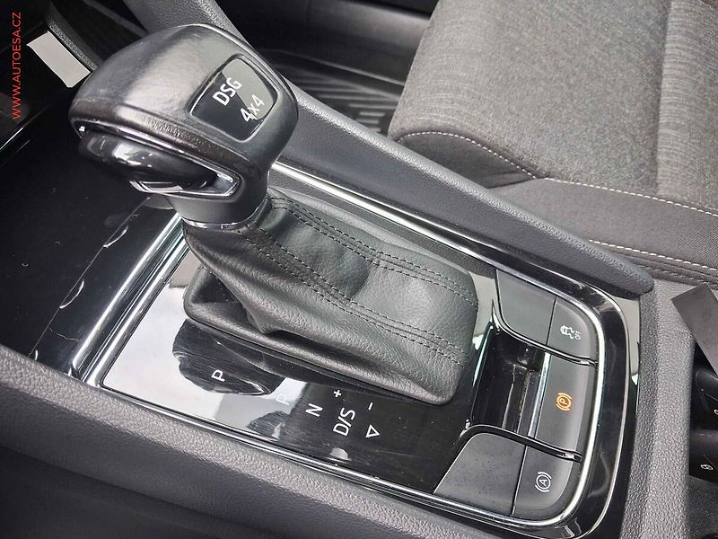 Škoda Karoq (2021) 2.0TDI 4x4, 2.maj,ČR, Style - fotka 19 z 21