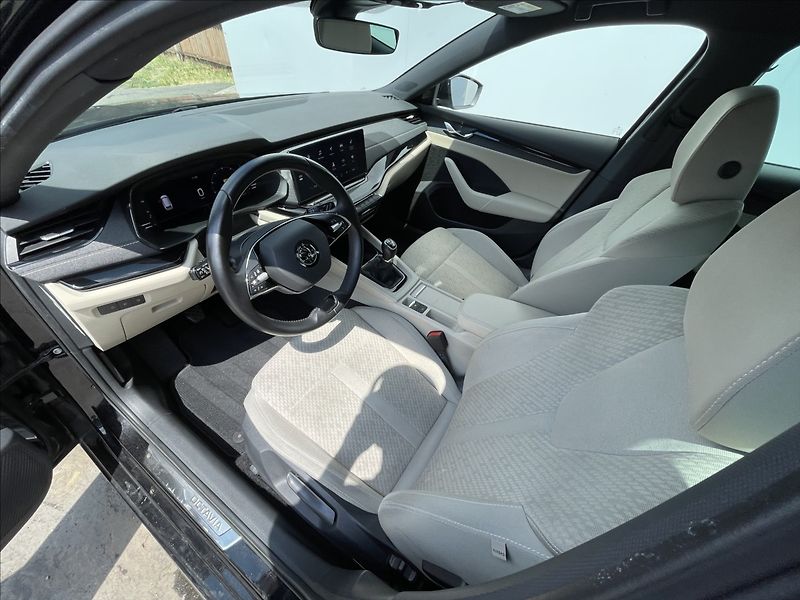 Škoda Octavia 2,0 TDI Combi Style LED+PDC - fotka 5 z 25