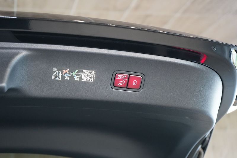 Mercedes-Benz GLC 220d Kupé 4M AMG, Masáž, 360° - fotka 14 z 50