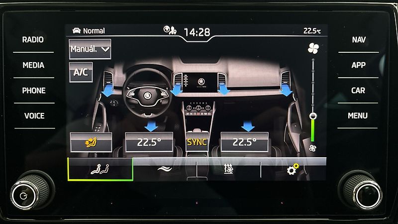Škoda Karoq 2.0 TDI DSG 4x4 Style - fotka 25 z 28