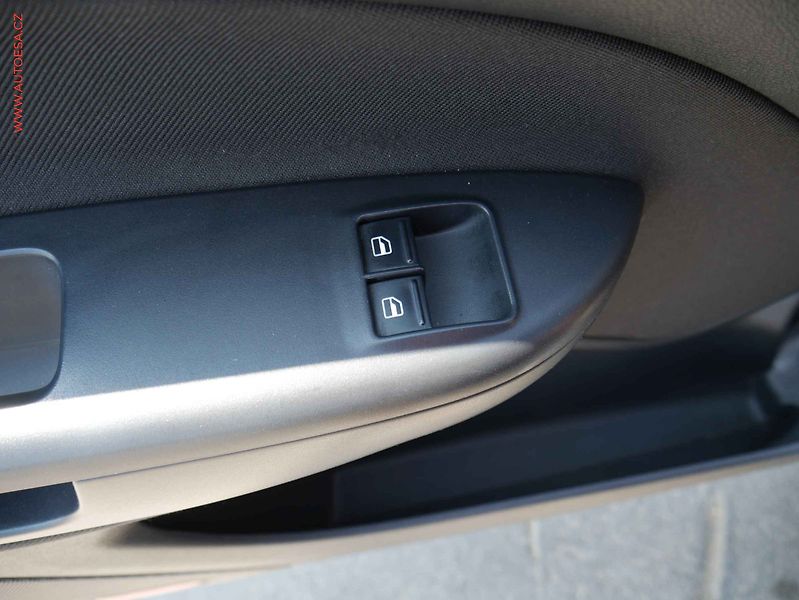 Škoda Octavia (2011) 1.2 TSi, ČR, Ambiente - fotka 11 z 16