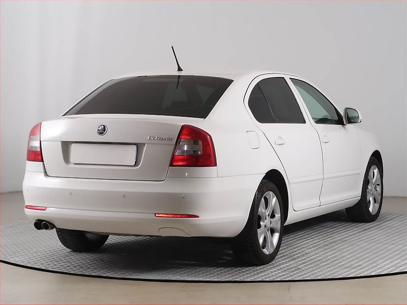 Škoda Octavia (2012) 2.0 TDI, Tempomat - fotka 5 z 15