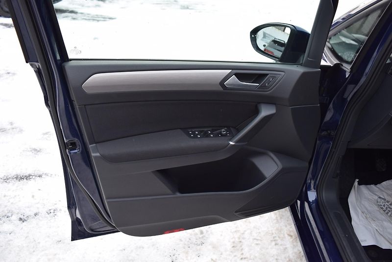 Volkswagen Touran (2017) 1.4TSI 110kw COMFORTLINE BMT  - fotka 19 z 50