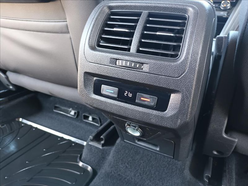 Volkswagen Touran 1,4 TSI,110KW,7M,HIGHLINE,LED - fotka 27 z 46